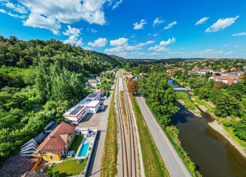 Thumbnail von Attraktives Gewerbejuwel: Lagerhalle + Büroflächen mit Photovoltaik direkt am Bahnhof