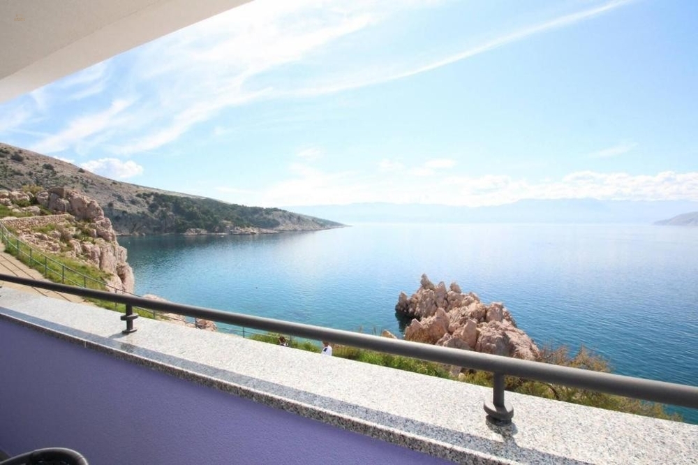 Haus mit vier Apartments direkt am Meer