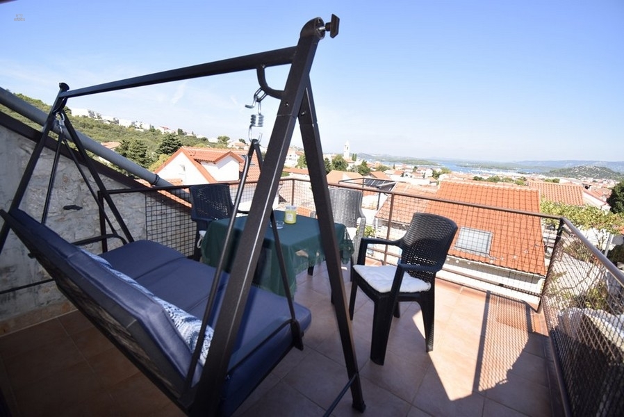 Dalmatinisches Steinhaus mit Meerblick