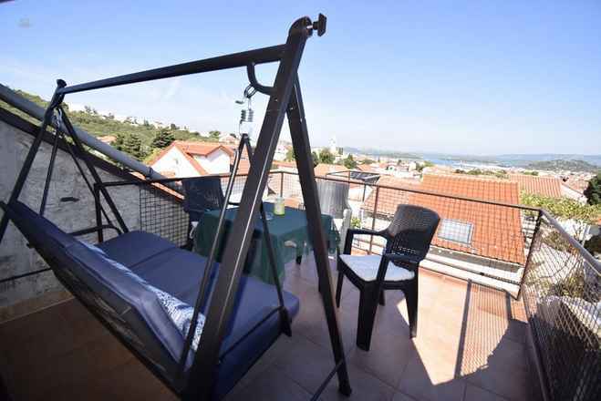 Dalmatinisches Steinhaus mit Meerblick