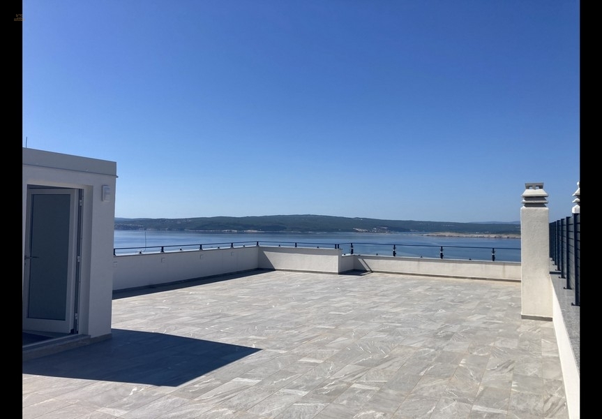 Modernes Penthouse mit Panorama-Meerblick