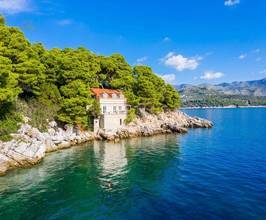 Thumbnail von Mediterrane Villa in außergewöhnlicher Lage direkt am Wasser - zur Renovierung
