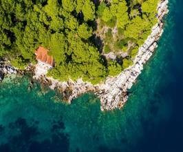 Thumbnail von Mediterrane Villa in außergewöhnlicher Lage direkt am Wasser - zur Renovierung