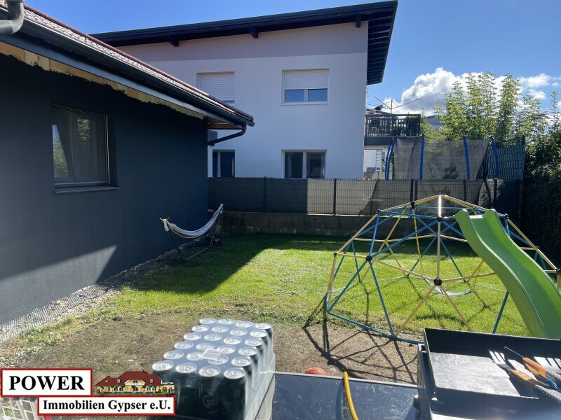 Thumbnail von Neuwertiger Bungalow in unschlagbarer Lage, zentral, umgeben von Grünland in Bachnähe!