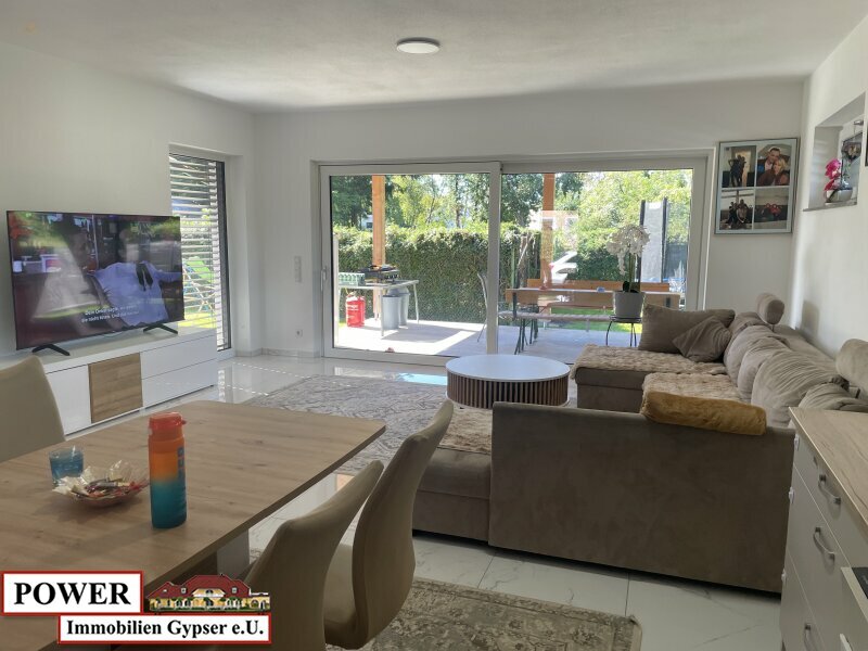 Thumbnail von Neuwertiger Bungalow in unschlagbarer Lage, zentral, umgeben von Grünland in Bachnähe!