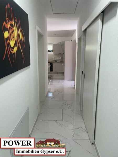 Thumbnail von Neuwertiger Bungalow in unschlagbarer Lage, zentral, umgeben von Grünland in Bachnähe!