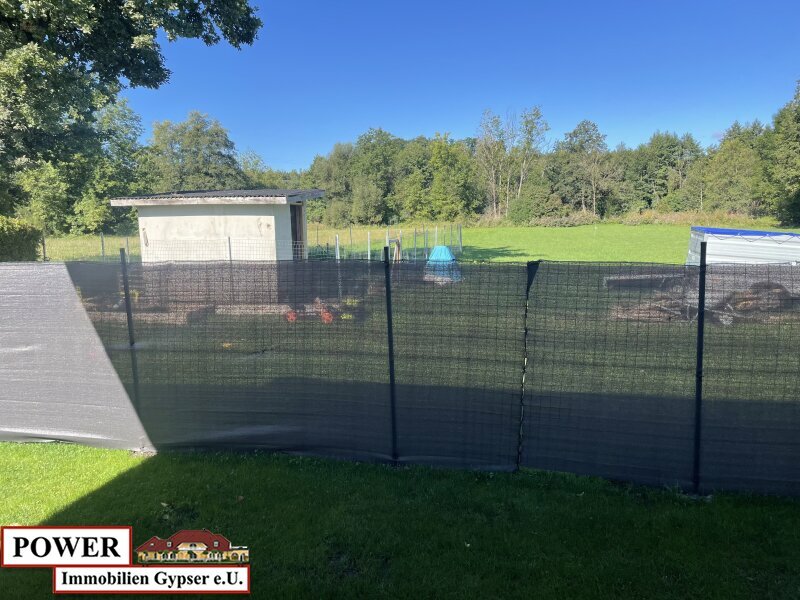 Thumbnail von Neuwertiger Bungalow in unschlagbarer Lage, zentral, umgeben von Grünland in Bachnähe!