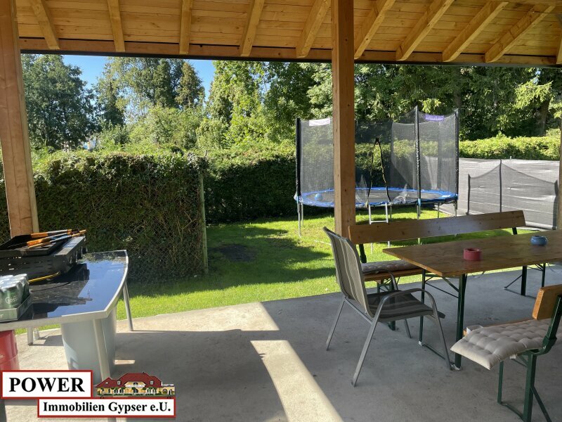 Thumbnail von Neuwertiger Bungalow in unschlagbarer Lage, zentral, umgeben von Grünland in Bachnähe!