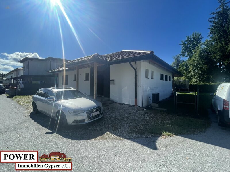 Thumbnail von Neuwertiger Bungalow in unschlagbarer Lage, zentral, umgeben von Grünland in Bachnähe!