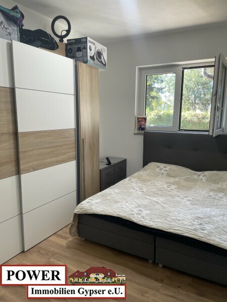 Thumbnail von Neuwertiger Bungalow in unschlagbarer Lage, zentral, umgeben von Grünland in Bachnähe!