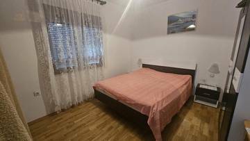 Thumbnail von Doppelhaushälfte mit drei Apartments