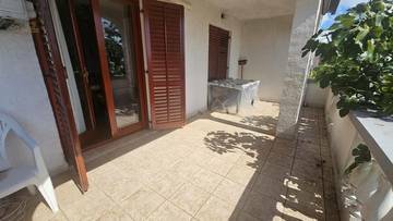 Thumbnail von Doppelhaushälfte mit drei Apartments