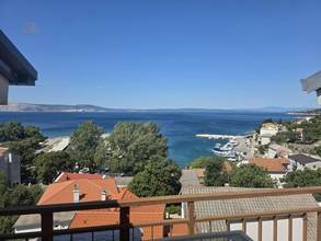 Möblierte Dachgeschosswohnung mit Galerie nahe dem Meer