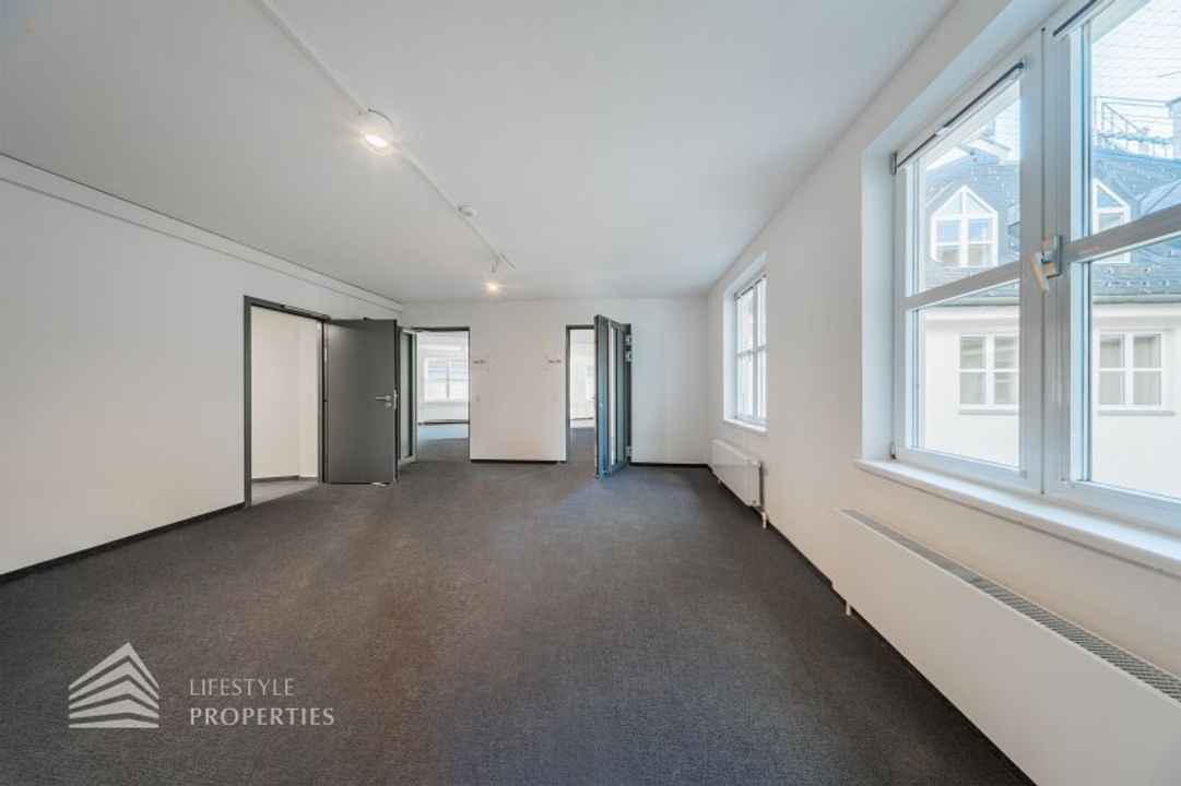 Erstbezug! Geräumiges 4-Zimmer Büro in Toplage