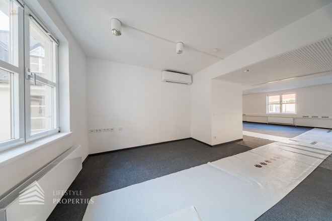Erstbezug! Elegantes 4-Zimmer Büro in Toplage