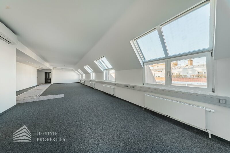 Erstbezug! Renoviertes 4-Zimmer Büro in Toplage