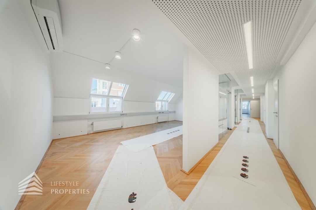Erstbezug! Renoviertes 6-Zimmer Büro in Toplage