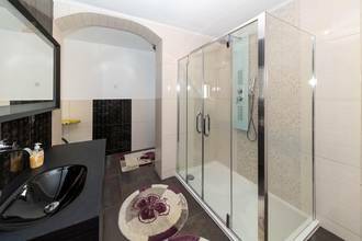 Thumbnail von Gepflegtes Haus mit Nebengebäude und Pool