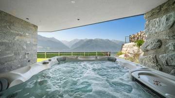 Thumbnail von Королевская резиденция в Кицбюльских Альпах © с местом для отдыха