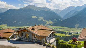 Thumbnail von Королевская резиденция в Кицбюльских Альпах © с местом для отдыха