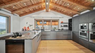 Thumbnail von Королевская резиденция в Кицбюльских Альпах © с местом для отдыха