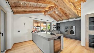 Thumbnail von Королевская резиденция в Кицбюльских Альпах © с местом для отдыха