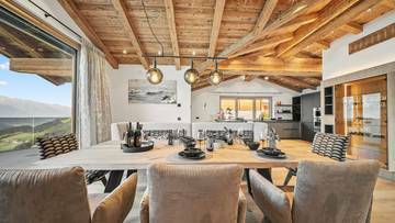 Thumbnail von Королевская резиденция в Кицбюльских Альпах © с местом для отдыха