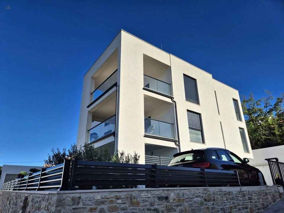 Moderne Neubauwohnung nahe dem Meer