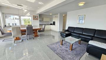 Thumbnail von Moderne Villa mit Swimmingpool (2 Wohneinheiten)