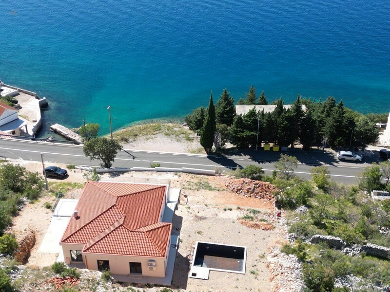 Mediterrane Villa mit Swimmingpool und Panorama-Meerblick