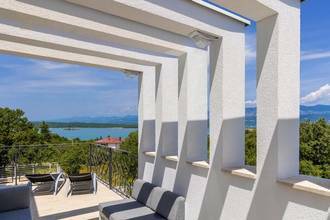 Thumbnail von Moderne Luxusvilla mit Pool und Meerblick