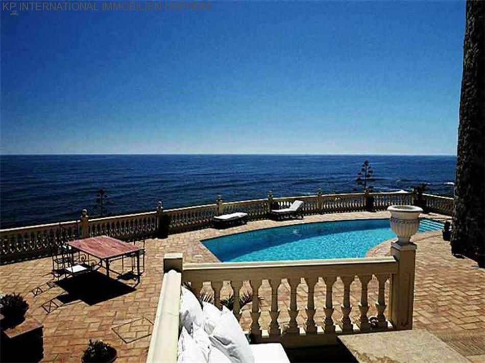 ***Villa in Calahonda in Mijas Costa in erster Strandlinie***