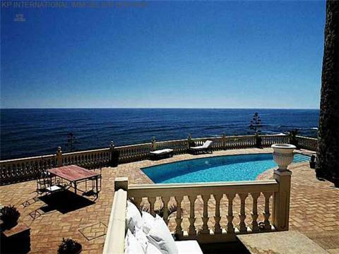 ***Villa in Calahonda in Mijas Costa in erster Strandlinie***