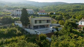 Thumbnail von Moderne Villa mit Pool und Blick auf das Meer
