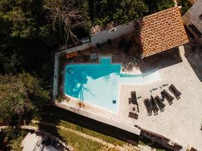 Thumbnail von Barrierefreies Anwesen mit zwei Steinhäusern und Swimmingpool