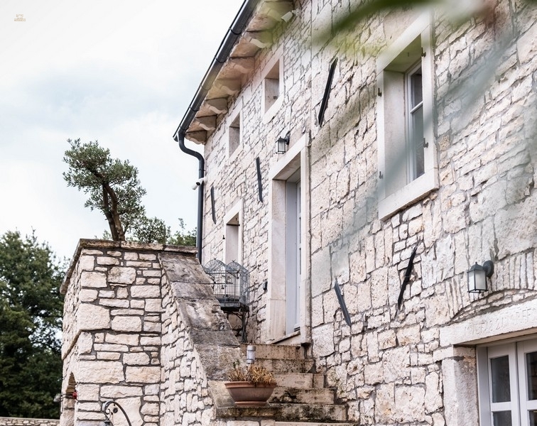 Thumbnail von Barrierefreies Anwesen mit zwei Steinhäusern und Swimmingpool