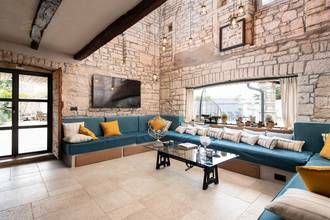 Thumbnail von Barrierefreies Anwesen mit zwei Steinhäusern und Swimmingpool