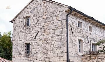 Thumbnail von Barrierefreies Anwesen mit zwei Steinhäusern und Swimmingpool