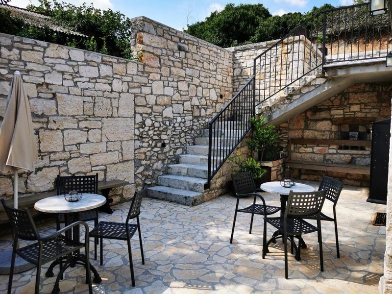 Thumbnail von Barrierefreies Anwesen mit zwei Steinhäusern und Swimmingpool