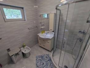 Thumbnail von Haus mit zwei Wohnungen und einem Studio