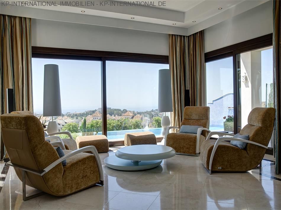 Thumbnail von ***Moderne Architektur mit Panoramablick auf das Meer und die Berge***