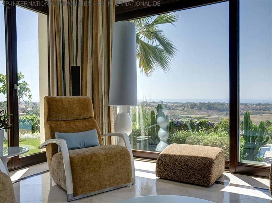 Thumbnail von ***Moderne Architektur mit Panoramablick auf das Meer und die Berge***