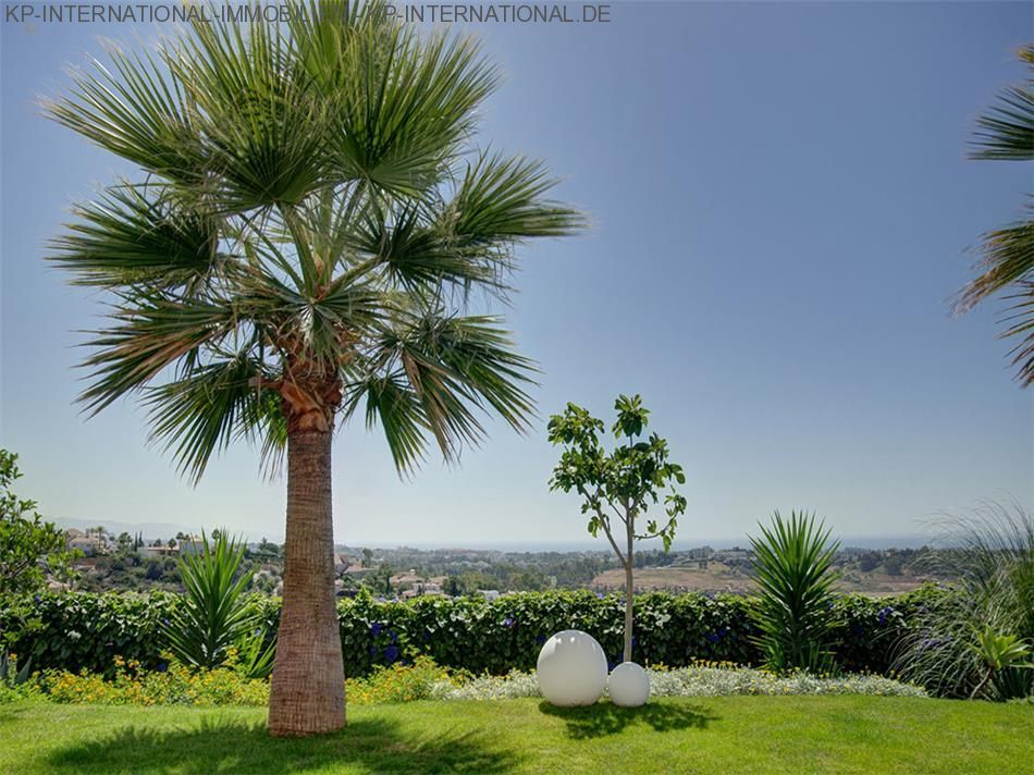 Thumbnail von ***Moderne Architektur mit Panoramablick auf das Meer und die Berge***