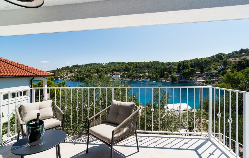 Thumbnail von Mediterranes Haus in der 1. Reihe zum Meer