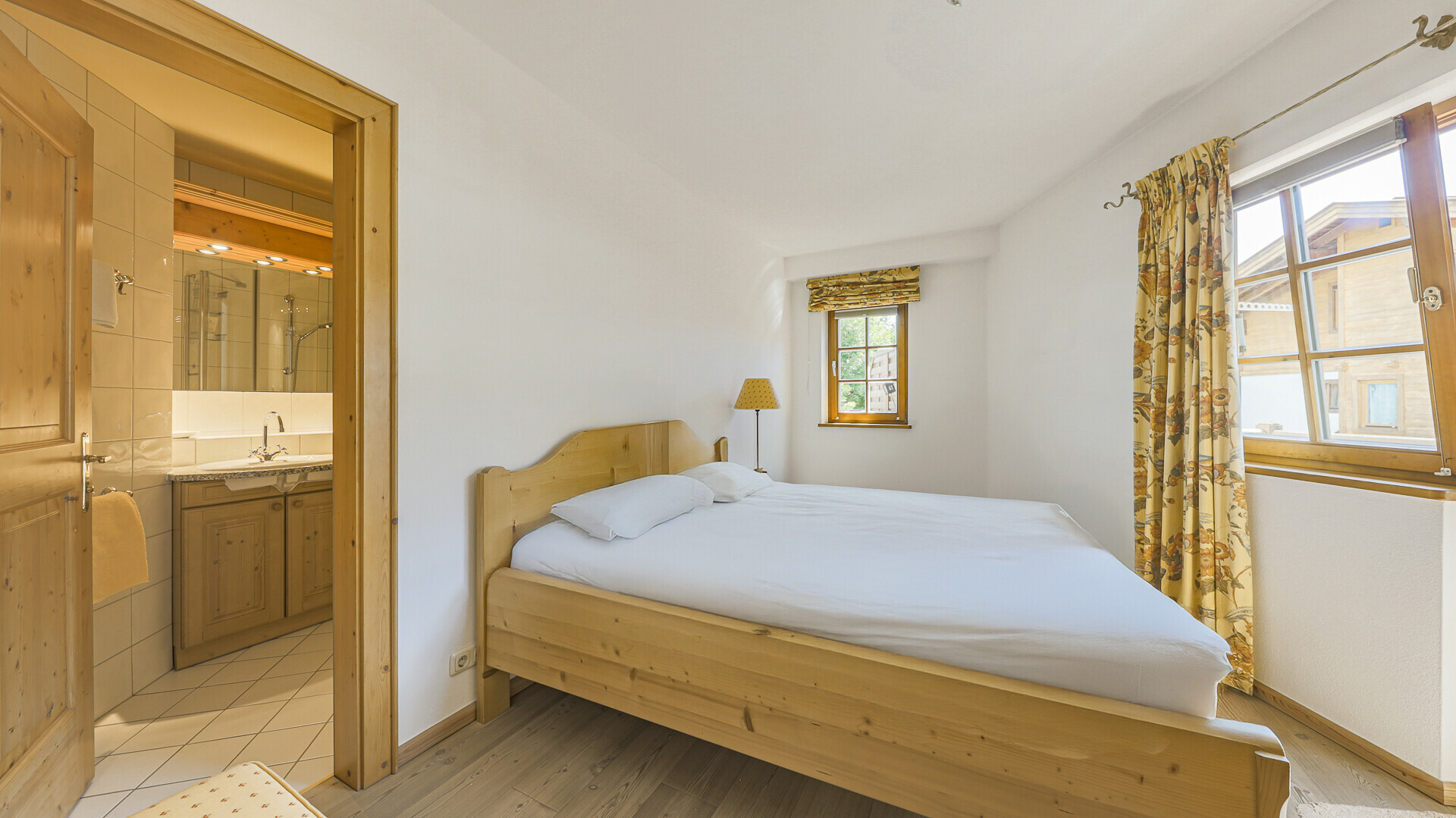 Thumbnail von Großzügige Wohnung mit schönem Ausblick in Zentrumslage