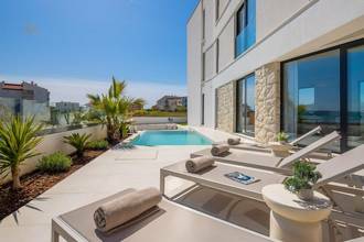 Thumbnail von Moderne Villa in der 1. Reihe zum Meer