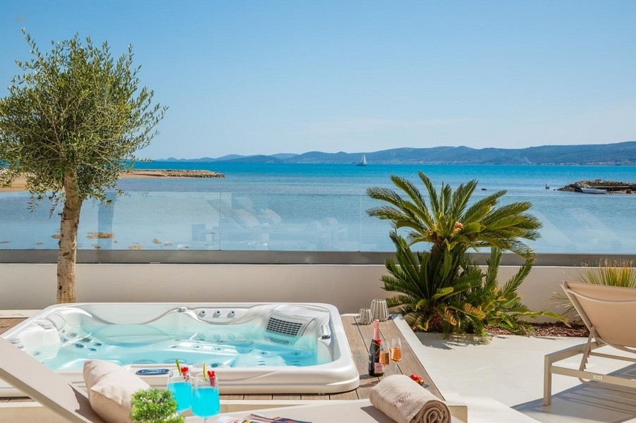 Thumbnail von Moderne Villa in der 1. Reihe zum Meer