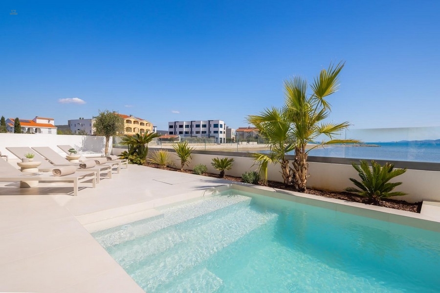 Thumbnail von Moderne Villa in der 1. Reihe zum Meer