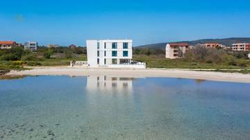 Thumbnail von Moderne Villa in der 1. Reihe zum Meer