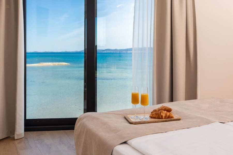 Thumbnail von Moderne Villa in der 1. Reihe zum Meer